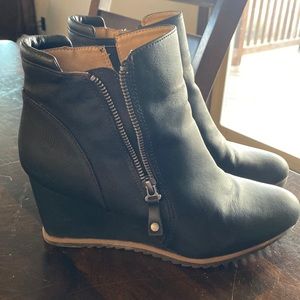 SOUL Naturalizer Womens Haley wedge booties zip up black size 9